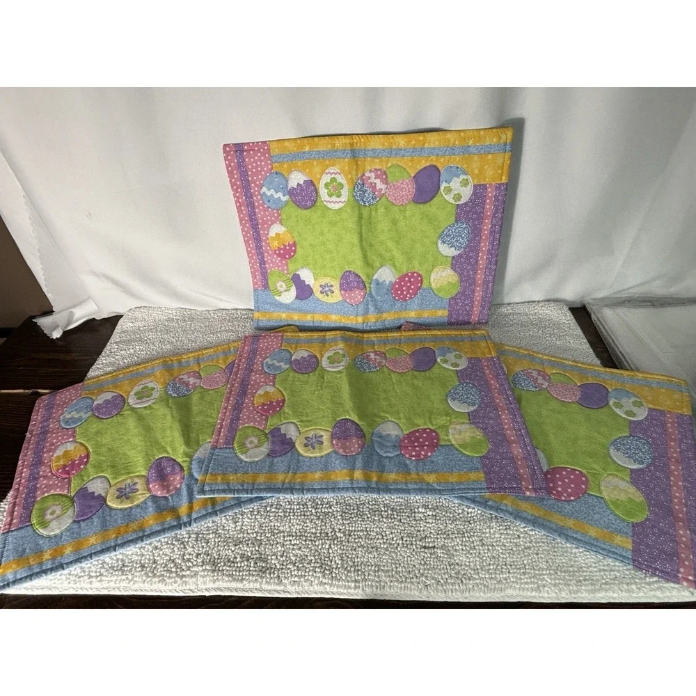 Cute Easter‎ Kitchen/ Dining Room Lot